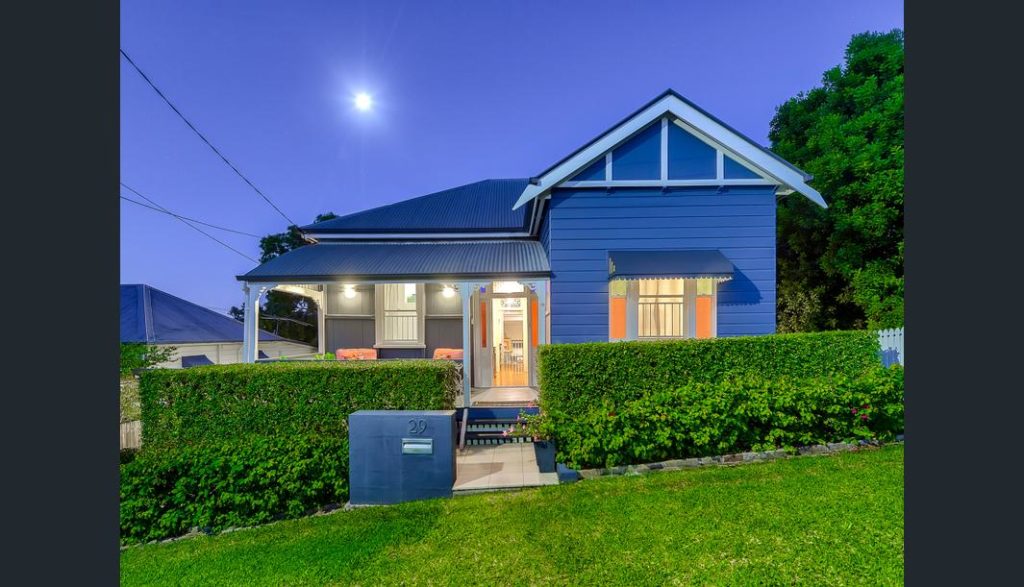 dark blue queenslander